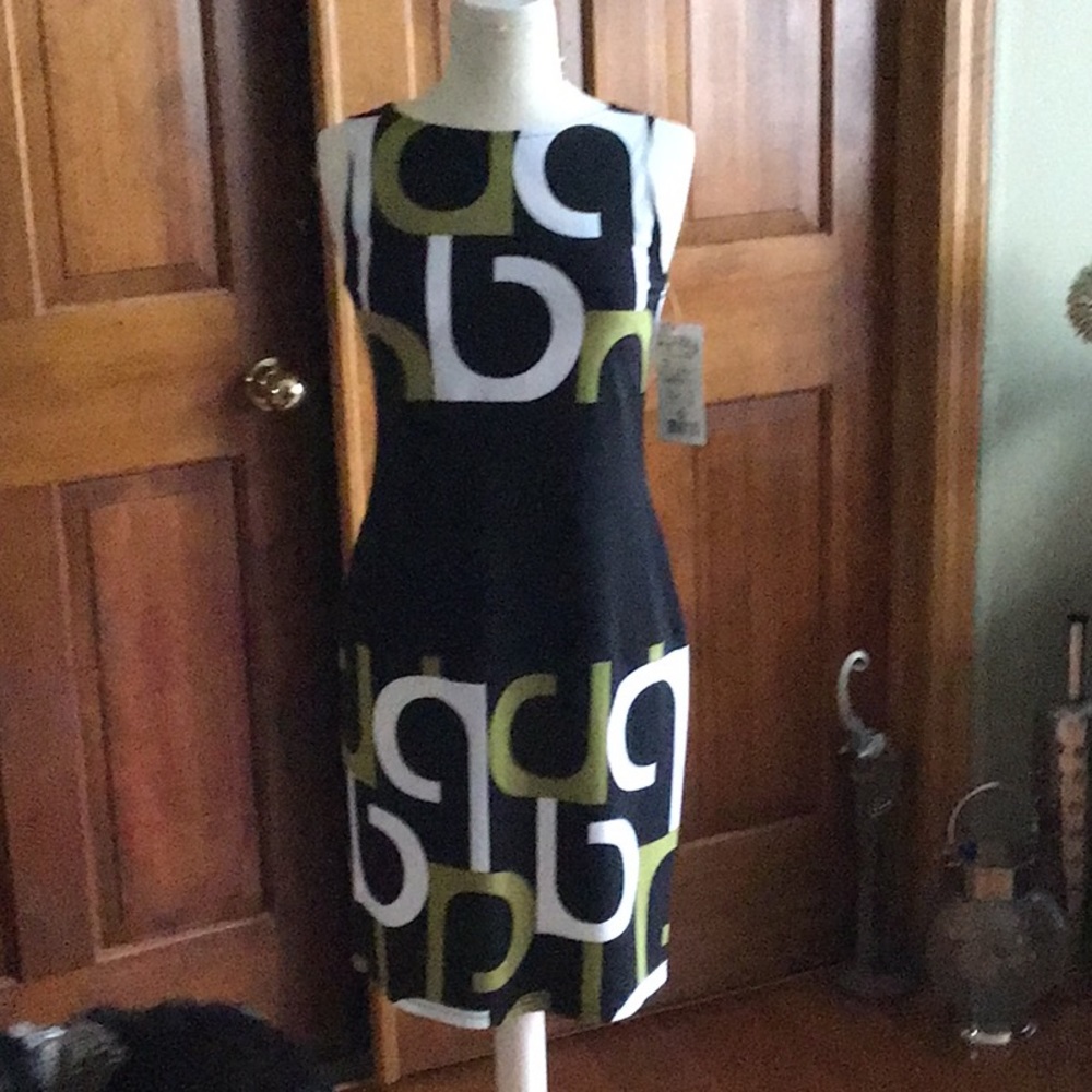 Size 6  slightly fitted dress never worn polyester fabric